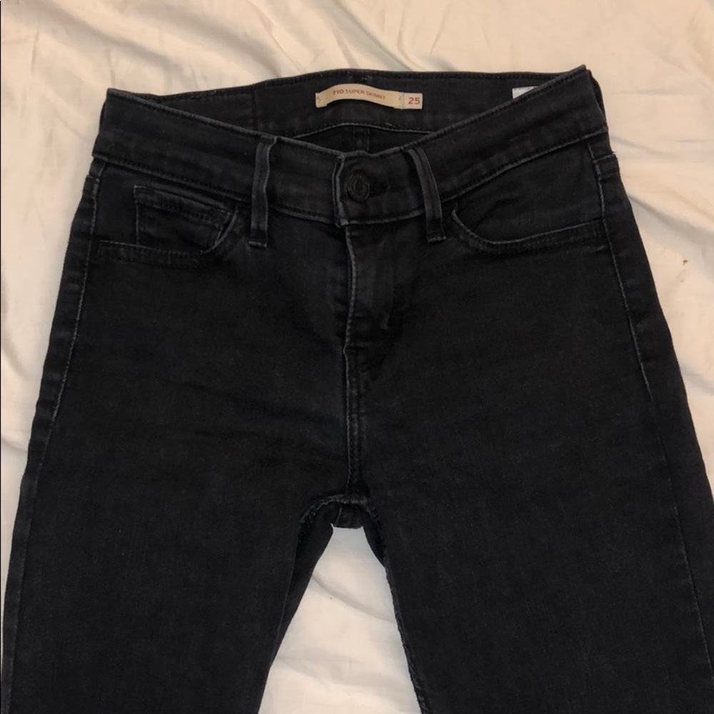 Levi’s • Black Jeans